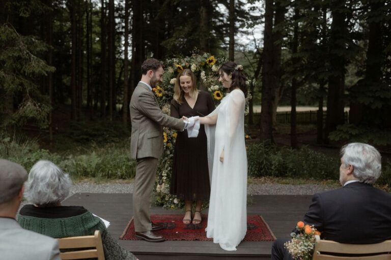 Je ne suis pas maquilleuse professionnelle, mais ma belle-sœur m&rsquo;a fait confiance le jour de son mariage. Comment pouvons-nous passer de "connu" à des amis entre maquillage et pinceaux