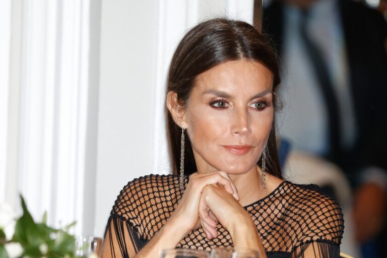 Les maquilleuses le confirment : "Après 50 ans, l&rsquo;eye-liner inversé est le meilleur pour rajeunir votre regard"