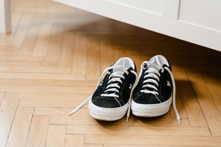 Maisons du Monde vend l&rsquo;organisateur de chaussures pliable le plus pratique, le plus compact et le plus élégant avec une remise de 50 %