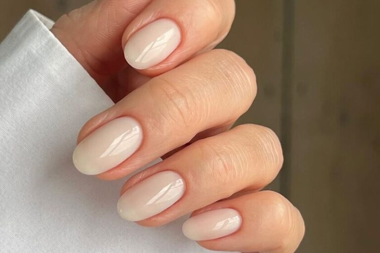 Manucure vanille : la tendance des ongles élégants pour cet automne 2026