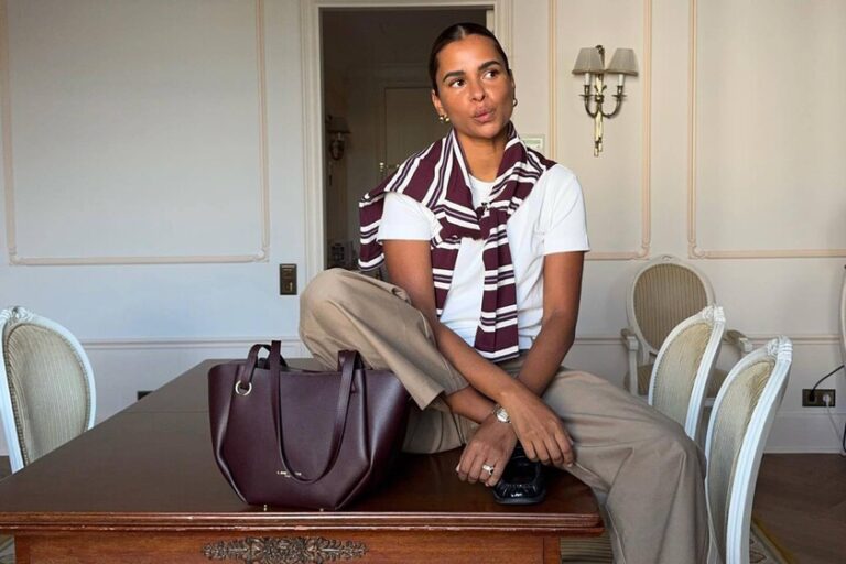 Pas seulement du noir : cinq pantalons habillés, du rouge au marron chocolat, parfaits pour un automne stylé