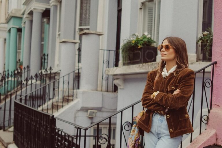 Ralph Lauren signe le sac bohème chic qui est une œuvre d&rsquo;art, a une belle utilité et rehausse les looks d&rsquo;automne