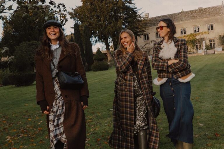 Ralph Lauren signe le sac marron chocolat que porteront cet automne les femmes de plus de 40 ans les plus stylées
