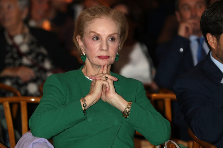 Cinq looks Carolina Herrera intemporels que l&rsquo;on peut copier à 50 (et 60 ans) pour s&rsquo;habiller élégamment au quotidien