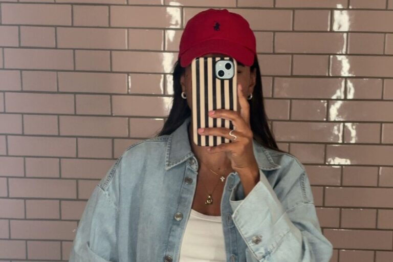 Elles ressemblent à Adidas, mais ce sont des Skechers : les baskets idéales pour donner une « touche de rouge » à nos looks, pour moins de 31 euros aujourd&rsquo;hui
