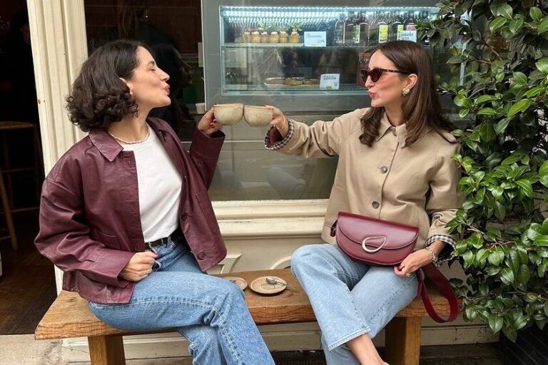 Les rues de Madrid seront remplies de femmes stylées avec ce trench court beige à 4,99 euros du magasin Lidl