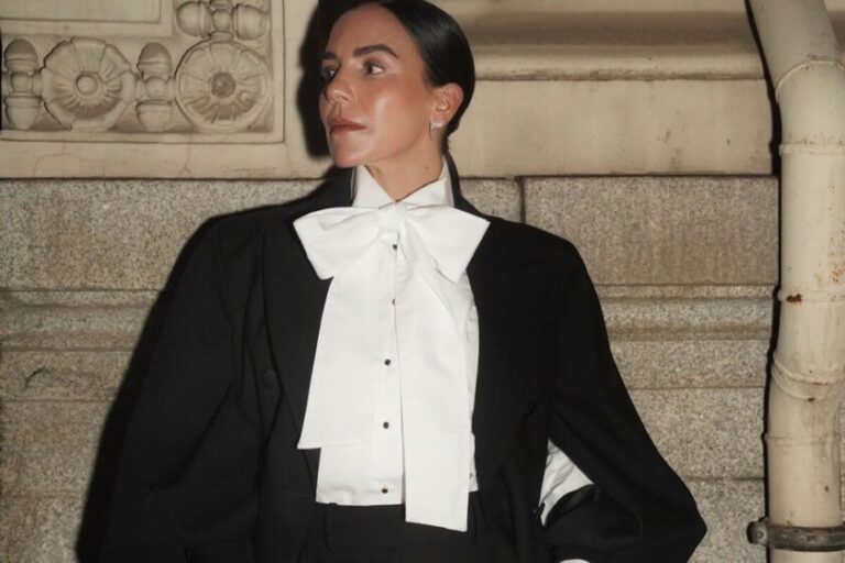 Mango marque les blazers les plus spéciaux et les plus beaux à porter avec une chemise blanche, un jean minimaliste et des mocassins
