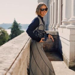 Mango signe les trois robes en maille les plus confortables, chaudes et élégantes que l&rsquo;on portera cet automne-hiver avec des bottes hautes en cuir