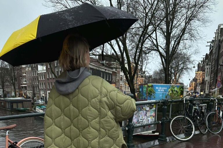 Ni bottes de pluie ni slip : les bottines imperméables Geox ultra confortables, presque à moitié prix sur Amazon