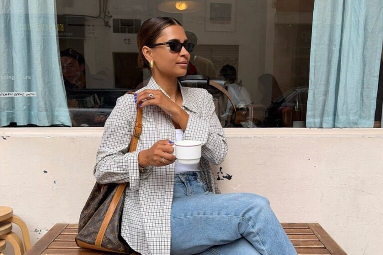 Ni jean droit, ni flare : le jean "style tulipe" que cet automne 2026 sera une tendance