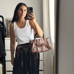 On dirait que c&rsquo;est Chloé, mais c&rsquo;est Mango et c&rsquo;est en promotion : le sac en daim marron 100% cuir