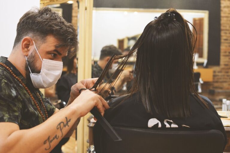 Quatre coupes de cheveux rajeunissantes pour les plus de 50 ans recommandées par les coiffeurs